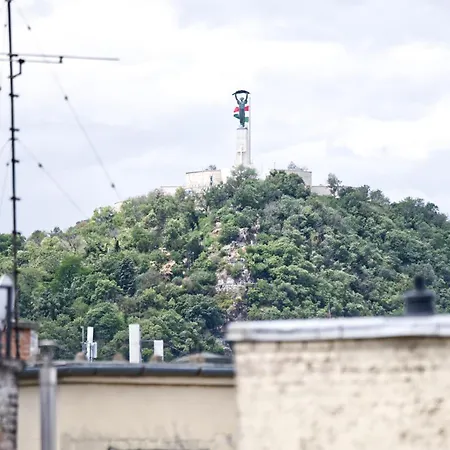 Lonyay Downtown By Firsthost Lägenhet *