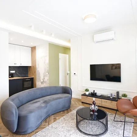 Lonyay Downtown By Firsthost * Budapeszt